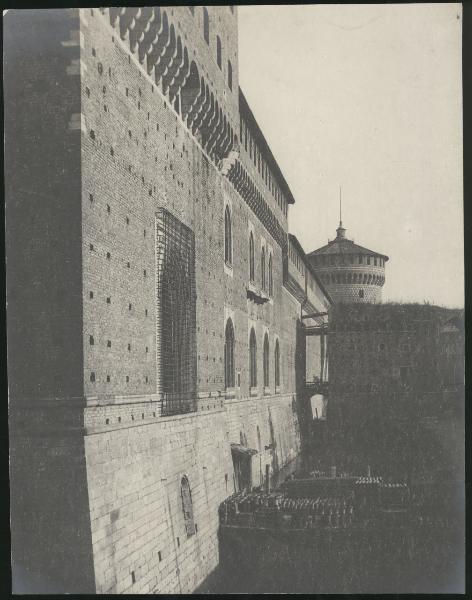 Milano - Castello Sforzesco - Lato sud-ovest - Torre del Tesoro o Castellana, rivellino di Santo Spirito (o "di porta Vercellina"), torrione sud (di Santo Spirito)