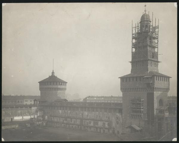 Milano - Castello Sforzesco - Torre Umberto I, detta del Filarete, Torrione est (del Carmine) e Piazza d'Armi