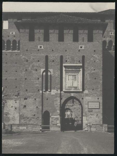 Milano - Castello Sforzesco - Rivellino d'accesso alla Corte Ducale