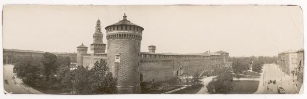 Milano - Castello Sforzesco - Panorama da sud, Torrione est (del Carmine), Torre Umberto I detta del Filarete, torrione sud (di Santo Spirito), Torre di Bona di Savoia, Ponticella di Lodovico il Moro, Torre Falconiera, Foro Bonaparte