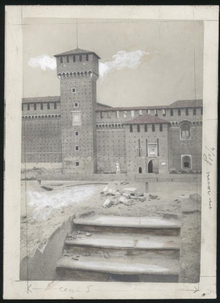 Milano - Castello Sforzesco - Torre di Bona di Savoia e Rivellino d'accesso alla Corte Ducale