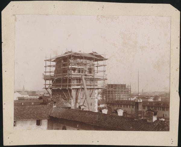 Milano - Castello Sforzesco - Torre di Bona di Savoia e Torrione est (del Carmine) - Cantiere