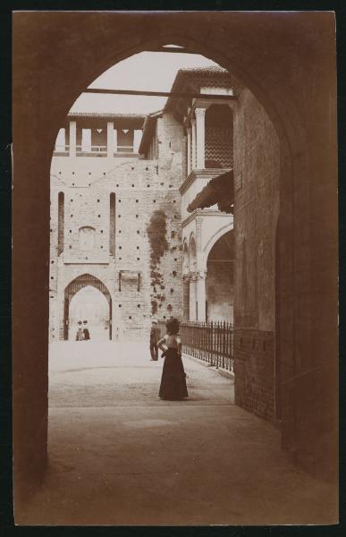 Milano - Castello Sforzesco - Passaggio alla Corte Ducale sotto il rivellino