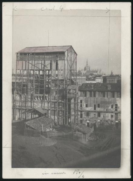 Milano - Castello Sforzesco - Torre Umberto I, detta del Filarete, in costruzione - Cantiere