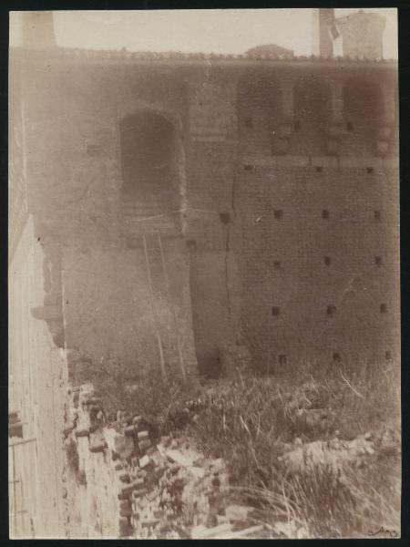 Milano - Castello Sforzesco - Mura sud-ovest prima del restauro - Camminamento