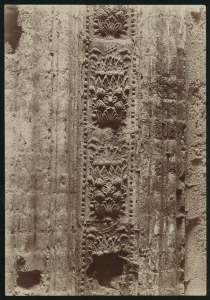 Scultura - Decorazione in terracotta nel contorno delle finestre al piano terreno della Corte Ducale - Milano - Castello Sforzesco