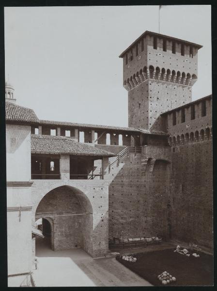 Milano - Castello Sforzesco - Torre di Bona di Savoia e cortile della Corte Ducale allestito a museo archeologico