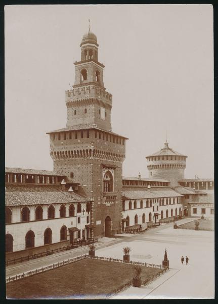 Milano - Castello Sforzesco - Piazza d'armi interna, Torre Umberto I detta del Filarete, torrione sud (di Santo Spirito)