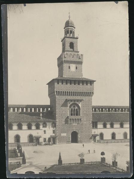 Milano - Castello Sforzesco - Piazza d'armi interna, Torre Umberto I detta del Filarete