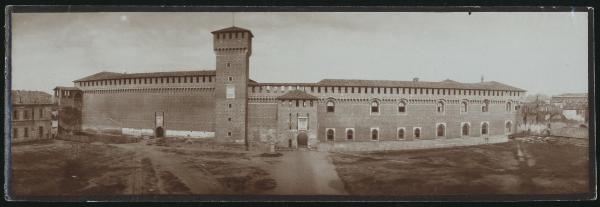 Milano - Castello Sforzesco - Veduta panoramica della Piazza d'Armi