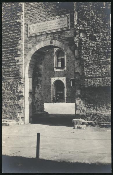 Milano - Castello Sforzesco - Porta del Soccorso nel recinto della Ghirlanda