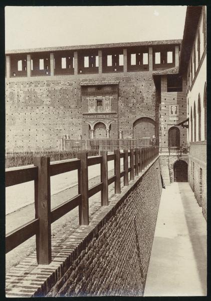 Milano - Castello Sforzesco - Piazza d'Armi, angolo sud-est