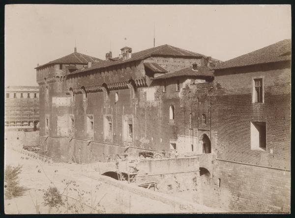 Milano - Castello Sforzesco - Lato nord-ovest - Porta verso la campagna (porta del Barcho), Torre Falconiera