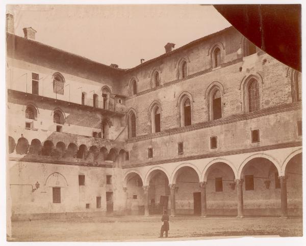 Milano - Castello Sforzesco - Cortile della Rocchetta