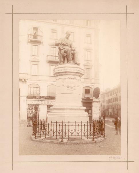 Scultura - Monumento a Giovanni Battista Piatti - Salvatore Pisani e Luca Beltrami - Milano - Largo la Foppa