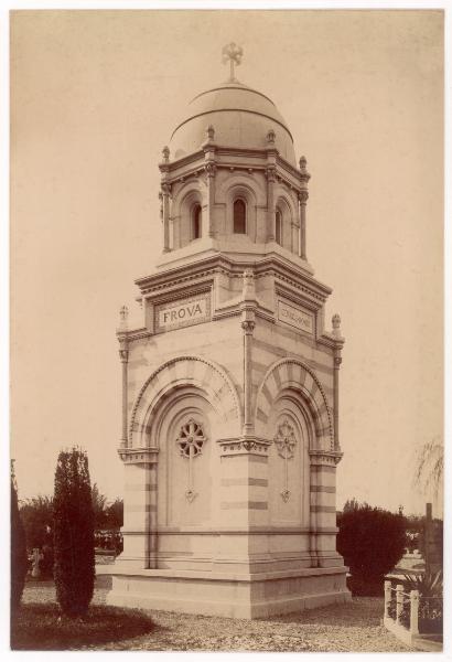 Monumento funebre - Sepolcro Frova - Luca Beltrami - Milano - Cimitero Monumentale