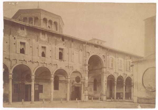 Milano - Basilica di Sant' Ambrogio - Cortile della Canonica - Portico del Bramante