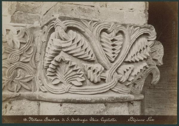 Scultura - Capitello romanico - Decorazioni fitomorfe - Milano - Basilica di Sant'Ambrogio - Atrio