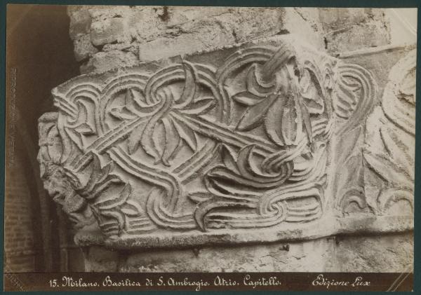 Scultura - Capitello romanico - Decorazioni fitomorfe - Basilica di Sant'Ambrogio - Atrio