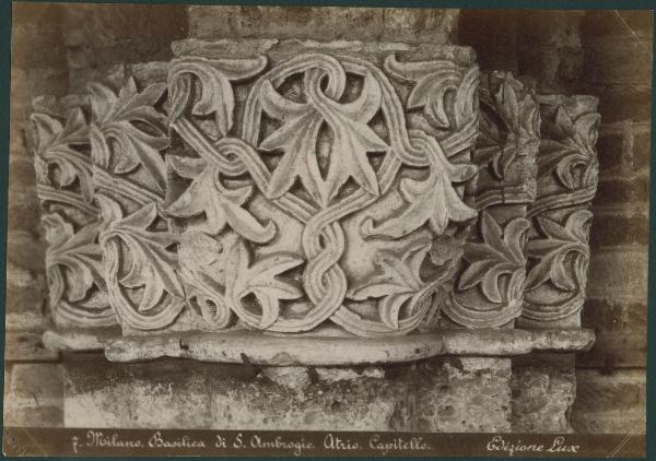 Scultura - Capitello romanico - Decorazioni fitomorfe - Milano - Basilica di Sant'Ambrogio - Atrio