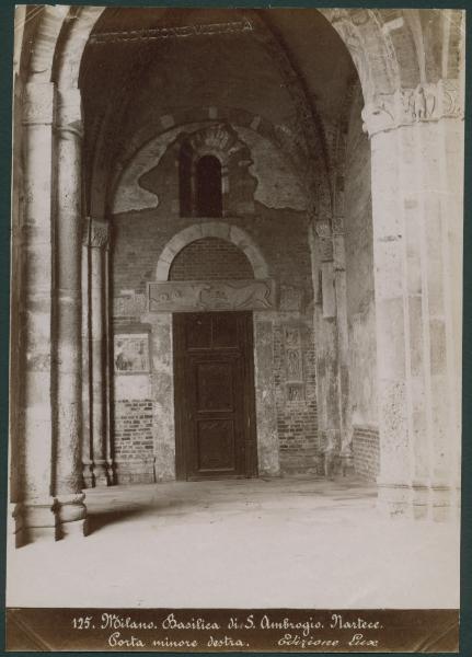 Milano - Basilica di Sant'Ambrogio - Nartece - Portale minore destro