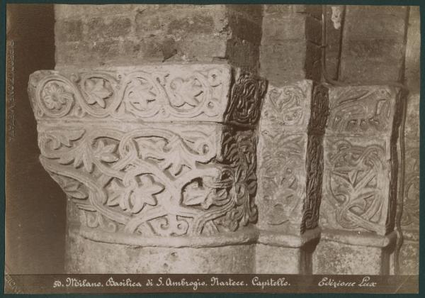 Scultura - Capitello romanico - Decorazioni fitomorfe e volatile - Milano - Basilica di Sant'Ambrogio - Nartece