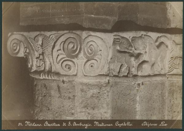 Scultura - Capitello romanico - Decorazioni fitomorfe e zoomorfe - Milano - Basilica di Sant'Ambrogio - Matroneo