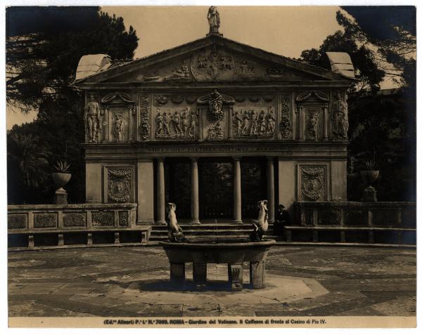 Roma - Giardino del Vaticano - Caffeaos di fronte al Casino di Pio IV