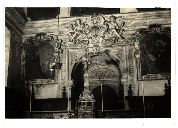 Milano - Chiesa di S. Antonio Abate - sacrestia, decorazioni a stucco e stemma dei Padri Teatini