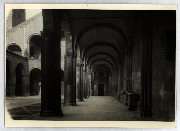 Milano - Basilica di Sant'Ambrogio - Atrio d'Ansperto, particolare con frammenti tombali e lapidari