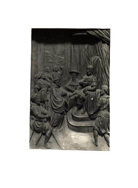 Milano - Abbazia di Chiaravalle - Coro, stalli, specchio 10, S. Bernardo, davanti a un giudice, interviene a favore di un condannato