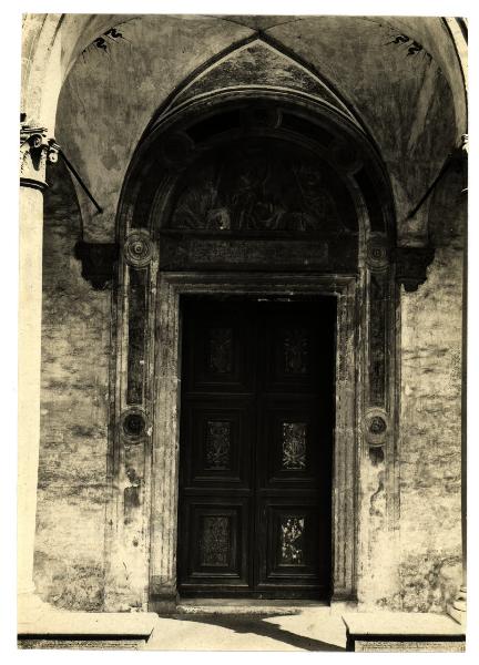 Milano - Chiesa di Santa Maria delle Grazie - Bramantino, Madonna con Bambino e Santi, lunetta ad affresco sopra la porta della sacrestia