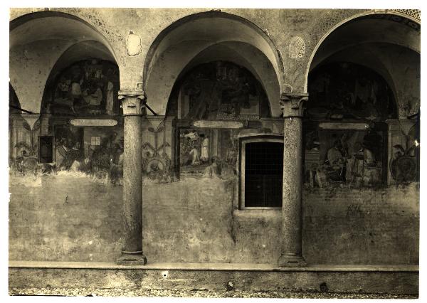 Milano - Chiesa di Santa Maria delle Grazie - Porticato del chiostro grande