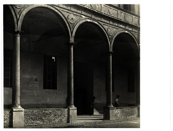 Milano - Chiesa di San Pietro in Gessate - Chiostro, particolare