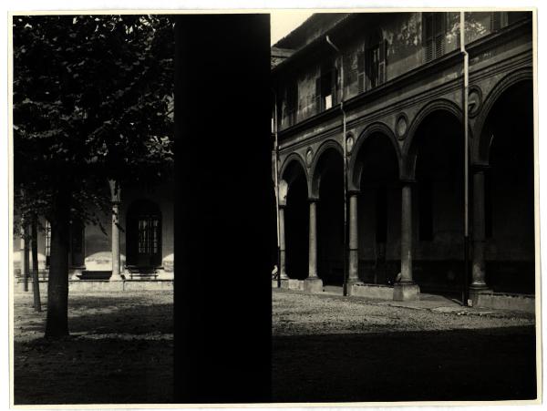 Milano - Chiesa di San Pietro in Gessate - Chiostro, particolare