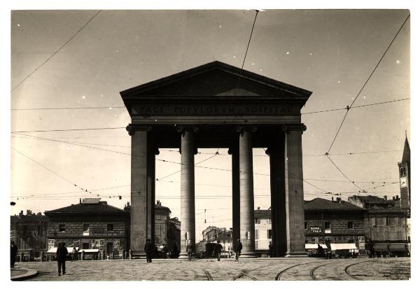 Milano - P -za XXIV Maggio - Luigi Cagnola, Porta Ticinese, particolare frontale