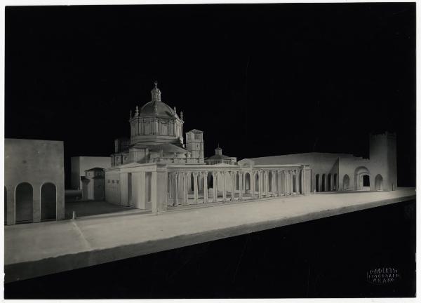 Milano - Basilica di S. Lorenzo Maggiore - Plastico del progetto di ristrutturazione dell'area circostante la Basilica, veduta di scorcio da sinistra