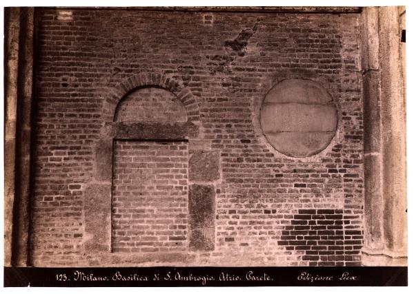 Milano - Basilica di Sant'Ambrogio - Atrio - Aperture cieche