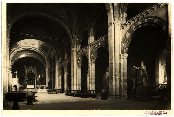 Milano - Basilica di Sant'Ambrogio - Veduta interna della navata centrale