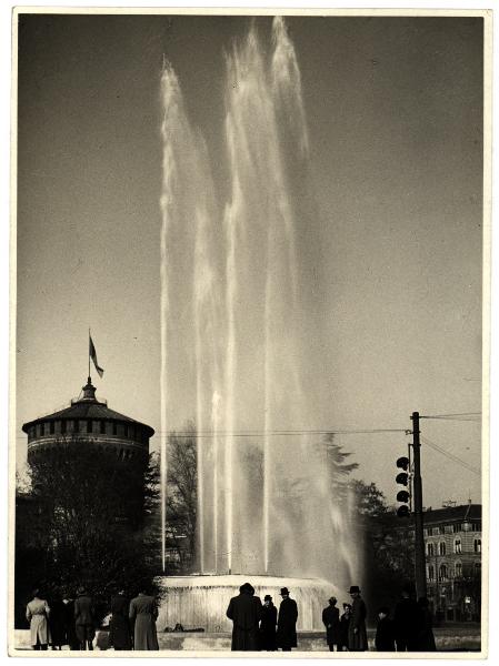 Milano - Piazza Castello - Fontana, veduta