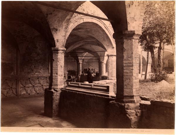 Assisi - Basilica di S. Francesco - Chiesa inferiore - Veduta del chiostro (sec - XIII)