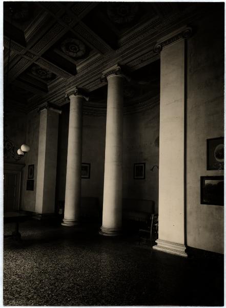 Milano - Collegio della Guastalla - Interno della sala conversazione