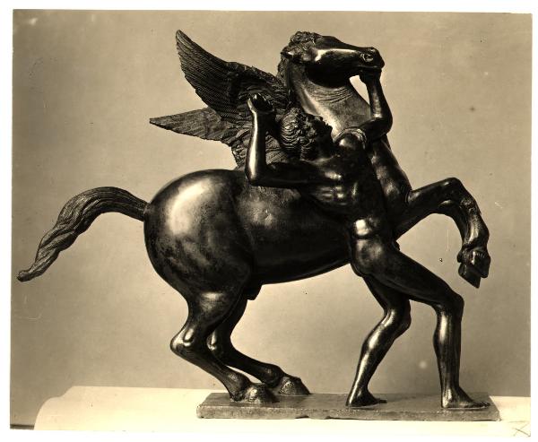 Bellerofonte che trattiene Pegaso, scultura in bronzo -