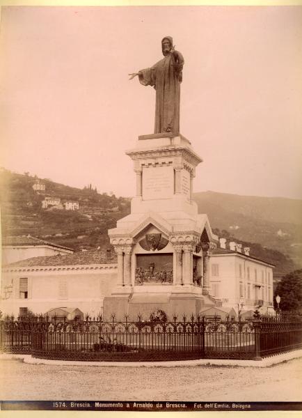 Monumento celebrativo - Monumento di Arnaldo da Brescia - Odoardo Tabacchi - Brescia - Piazzale Arnaldo