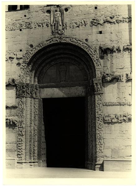 Pavia - Basilica di S. Michele - Portale centrale