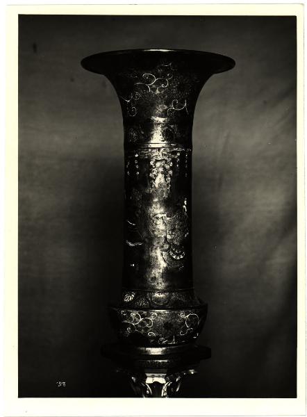 Milano (?) - Raccolta Paolo D'Ancona - Vaso giapponese in metallo con decorazione a smalto cloisonné (sec - XVII)