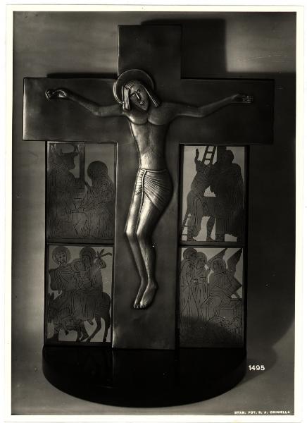 Milano - VI Triennale d'Arte - Crocefisso con quattro episodi della vita di Cristo, scultura in metallo con basamento in legno laccato (?)