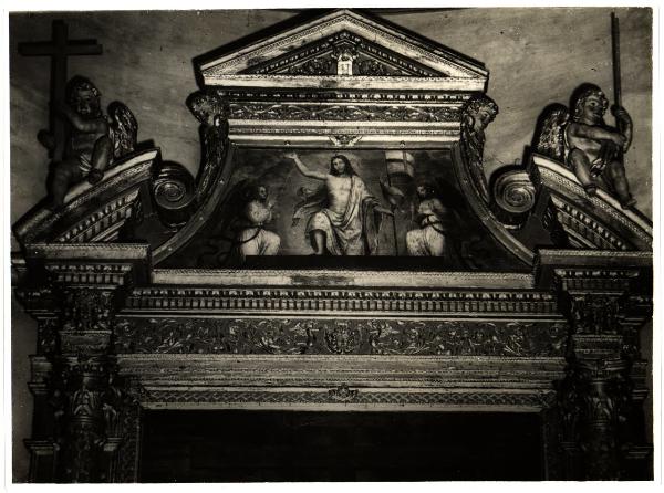 Milano - Chiesa di Santa Maria della Passione - Transetto destro, cappella della Crocifissione, Bernardino Luini, Resurrezione di Cristo dal sepolcro, cimasa del dipinto sull'altare