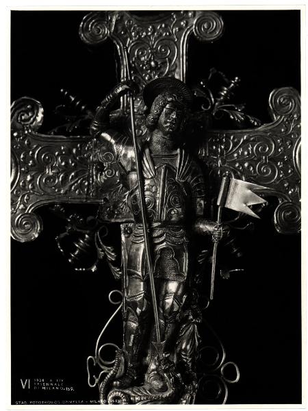 Milano - VI Triennale d'Arte - Sala dell'Oreficeria Antica, croce d'argento sbalzato (sec - XVI)