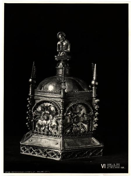 Milano - VI Triennale d'Arte - Sala dell'Oreficeria Antica, urna cineraria in argento (1474)